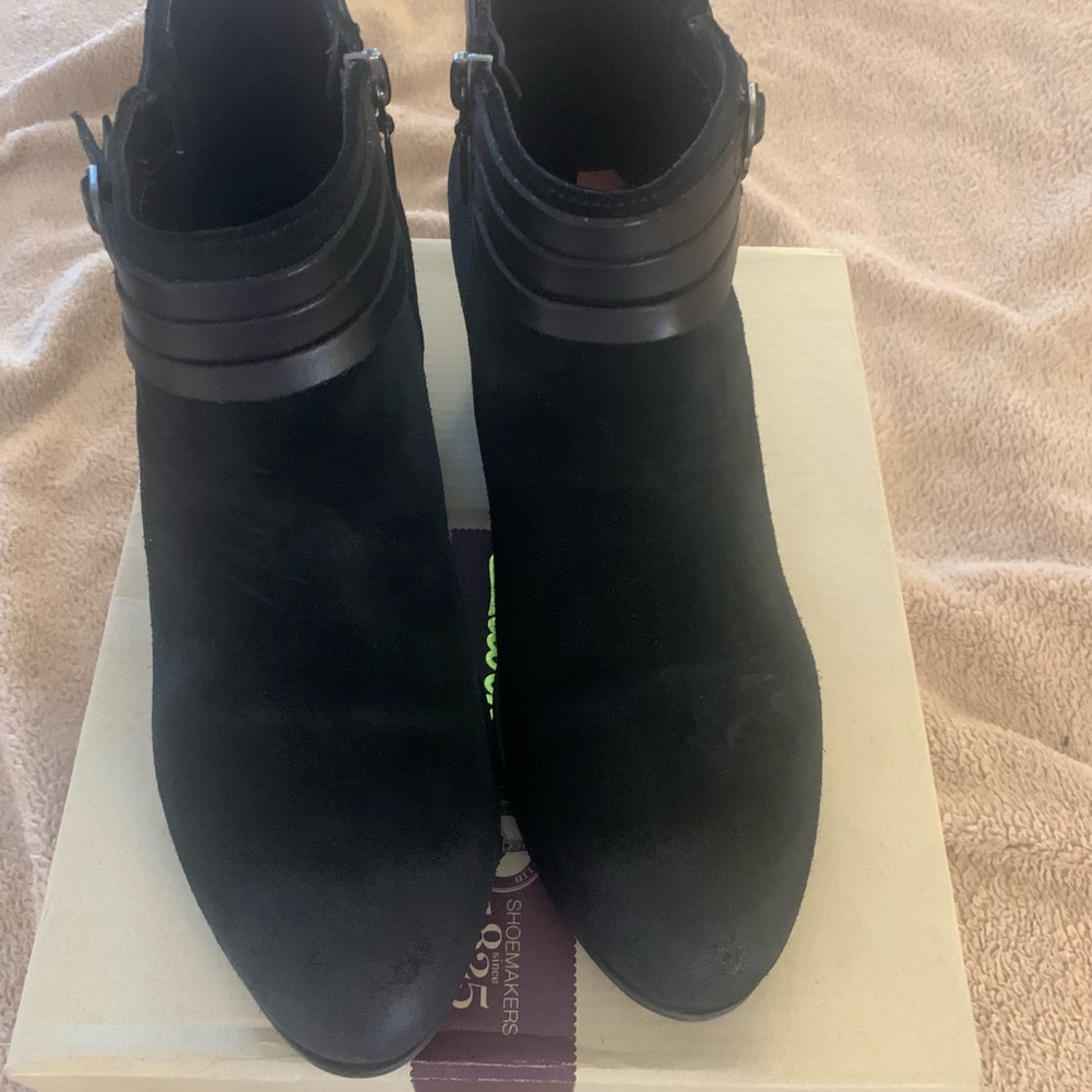 EUC Clark’s Gelata Siena Black Suede Ankle Booties 8.5